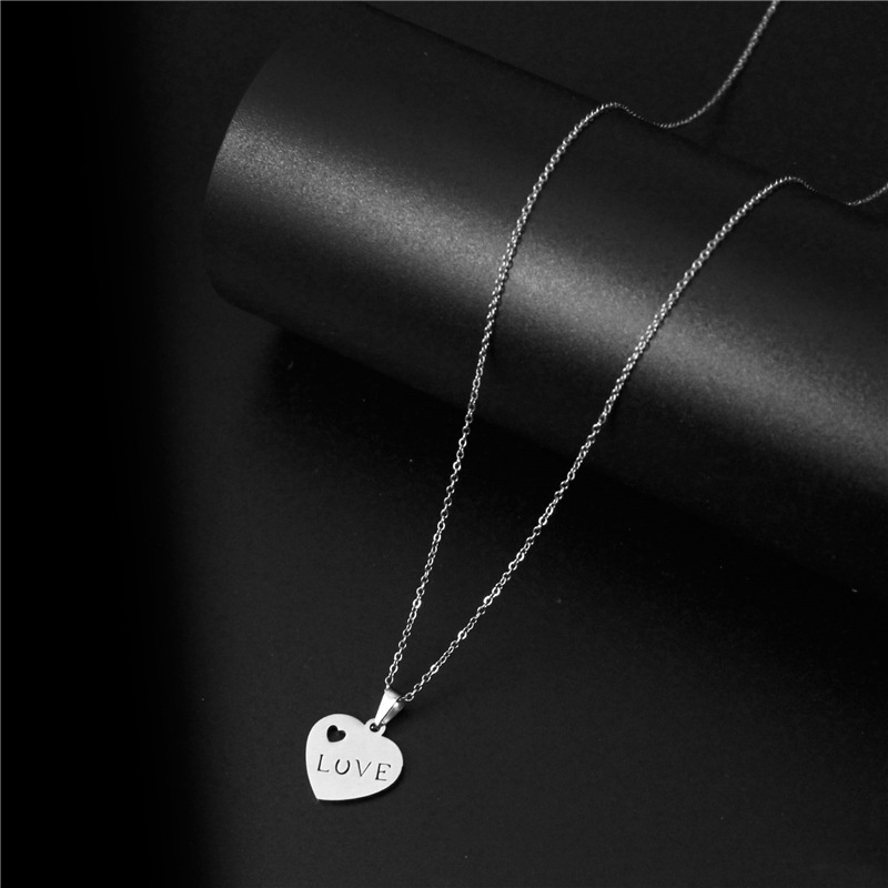 Korea fashion Bahasa Inggris CINTA 18K emas liontin berbentuk hati CINTA baru baja titanium kalung u