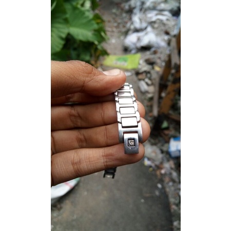 Jam Alexandre Christie Cewe