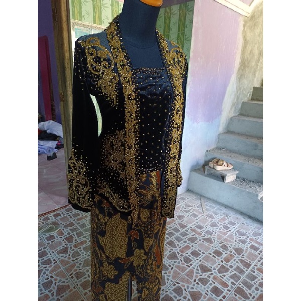 kebaya bludru kutubaru atasan