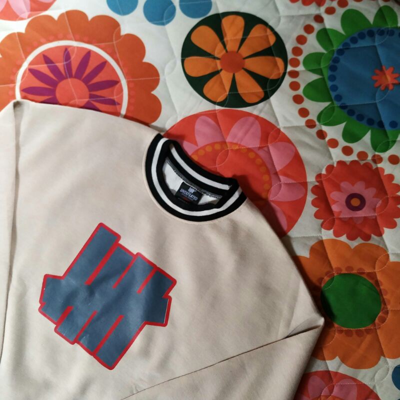 Crewneck Undefeated second bekas original