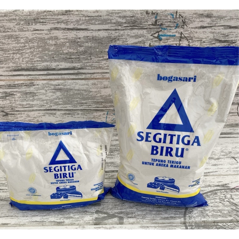 

Tepung Segitiga Biru