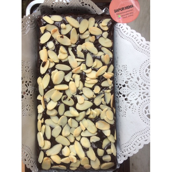 

fudgy brownies almond
