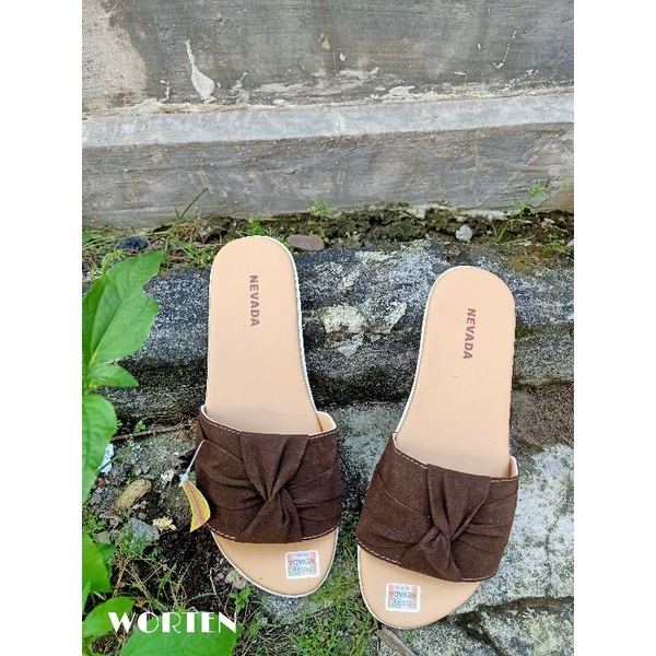 Sandal slop wanita nevada motif pita