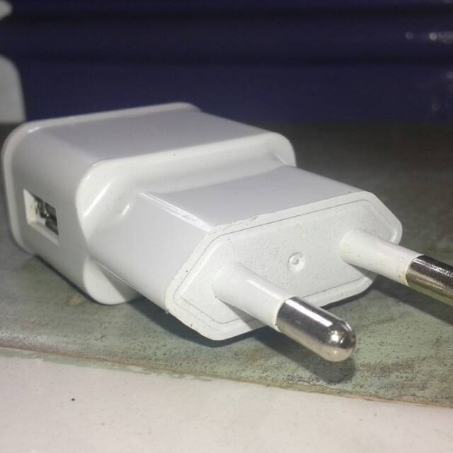 Batok charger 1-2amper