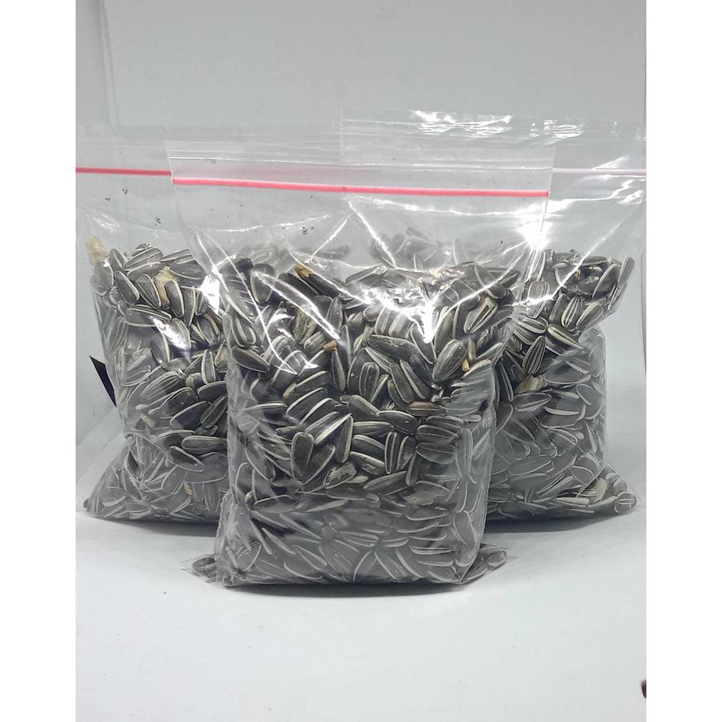Biji bunga matahari/ kuaci / kwaci untuk hamster 100 gram