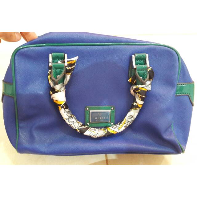 TAS GUESS AUTHENTIC PRELOVED