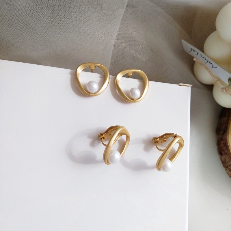 Anting Giwang Simple Model Geometris Warna Gold Dengan Mutiara Imitasi Untuk Wanita