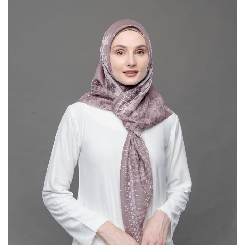 Hujan Scarf Rosetea by Vanillahijab (Preloved)
