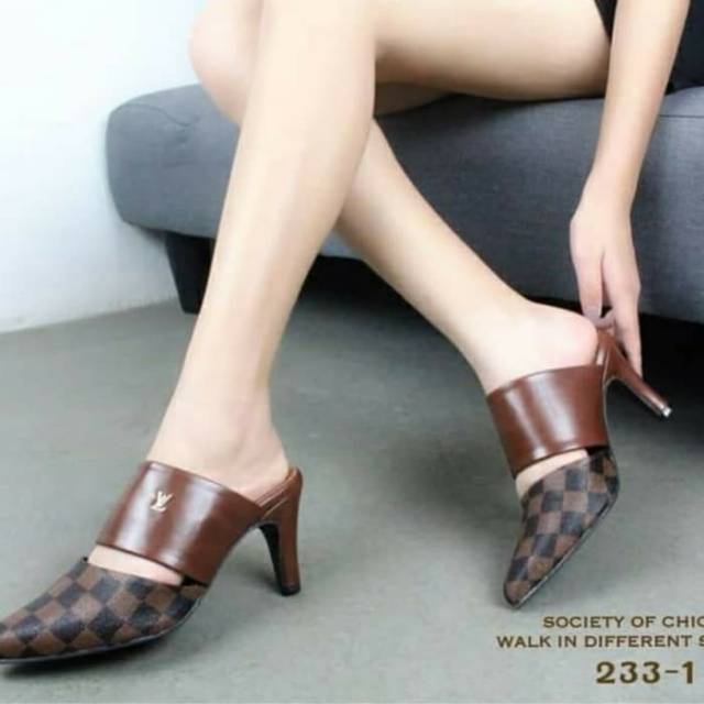 Sepatu Sandal High Heels LV Kotak F07 Coklat