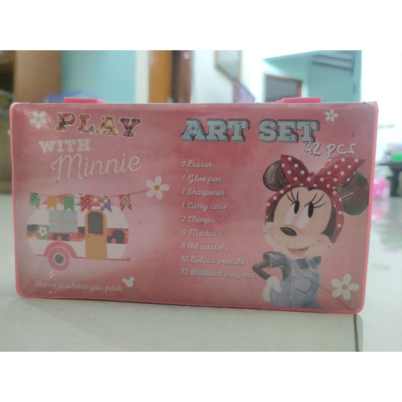 

Art Set minnie mouse. crayon minnie mouse. pensil warna