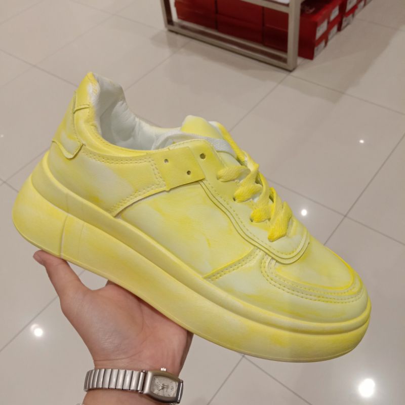 Yongki Komaladi MEC221 Sneaker wanita Promo