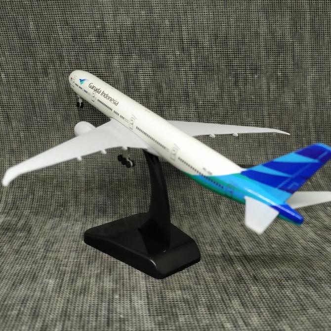 Diecast Pesawat Garuda Indonesia Boeing 777 300 Miniatur