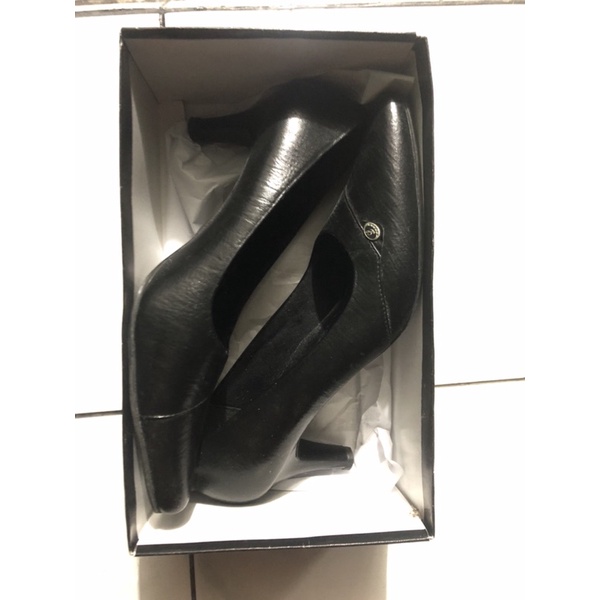 Heels Kulit Hitam