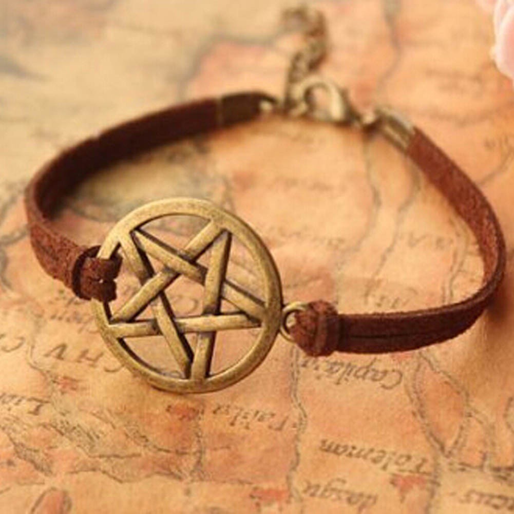 Gelang Tali Kulit PU Warna Cokat dengan Liontin Pentagram Perunggu Inspirasi Film