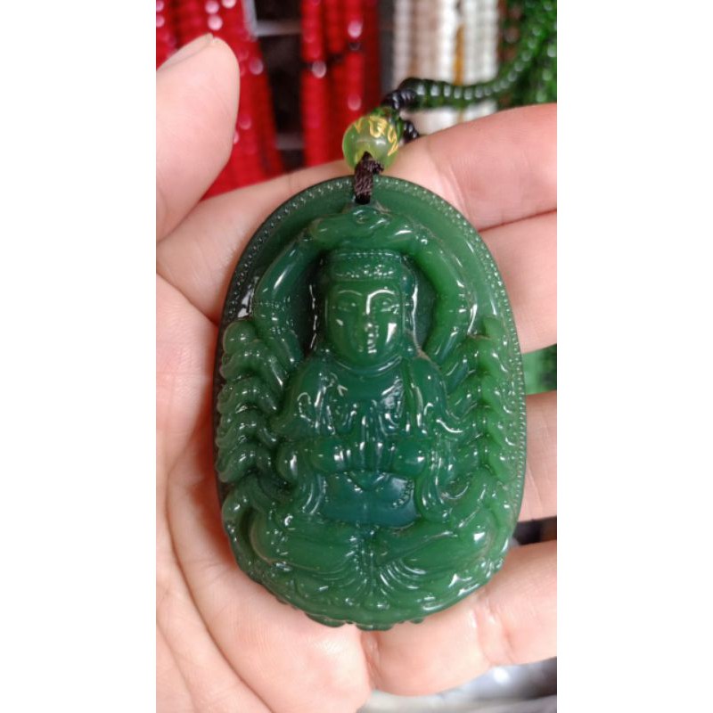 liontin dewi kwan im tangan seribu
