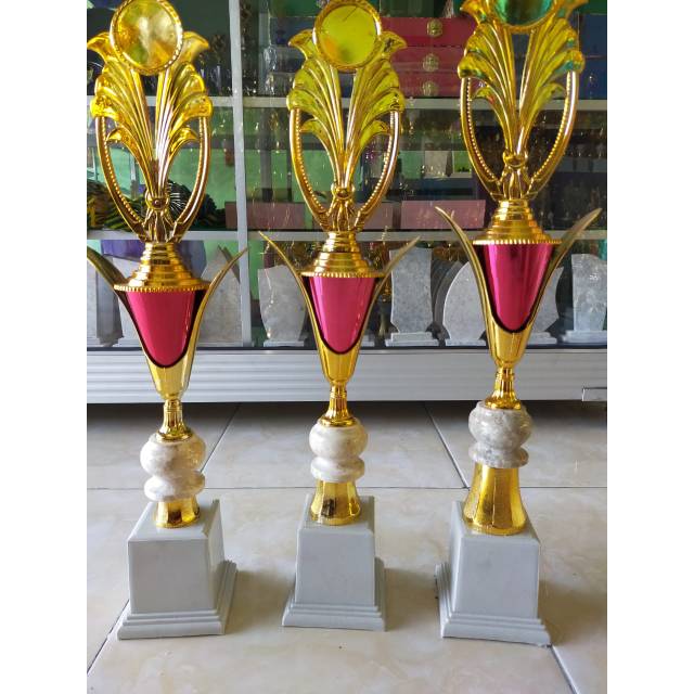 

Piala variasi body merah