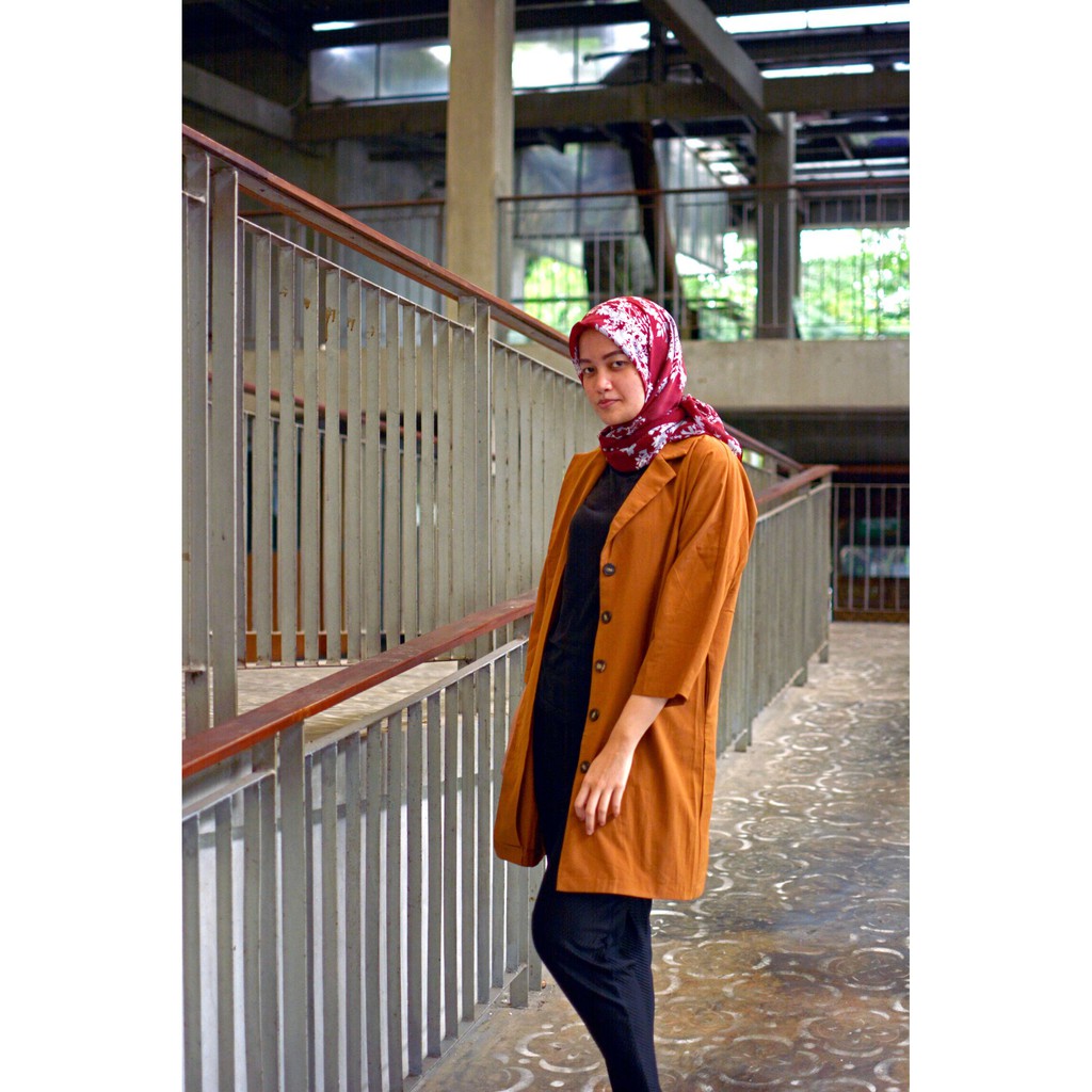 Hijab Corak Segi Empat