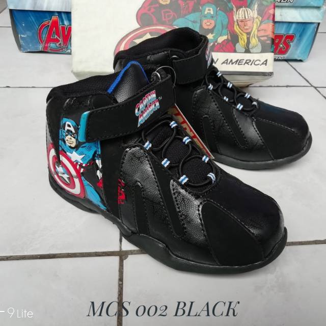 Sepatu anak Marvel