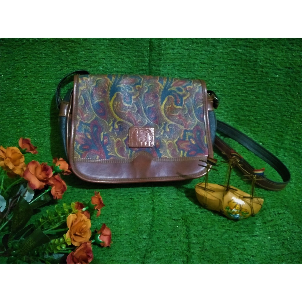 Preloved vintage sling bag