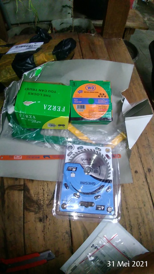 Satu Set Gagang Gergaji Dan Mata Gergaji Sandflex