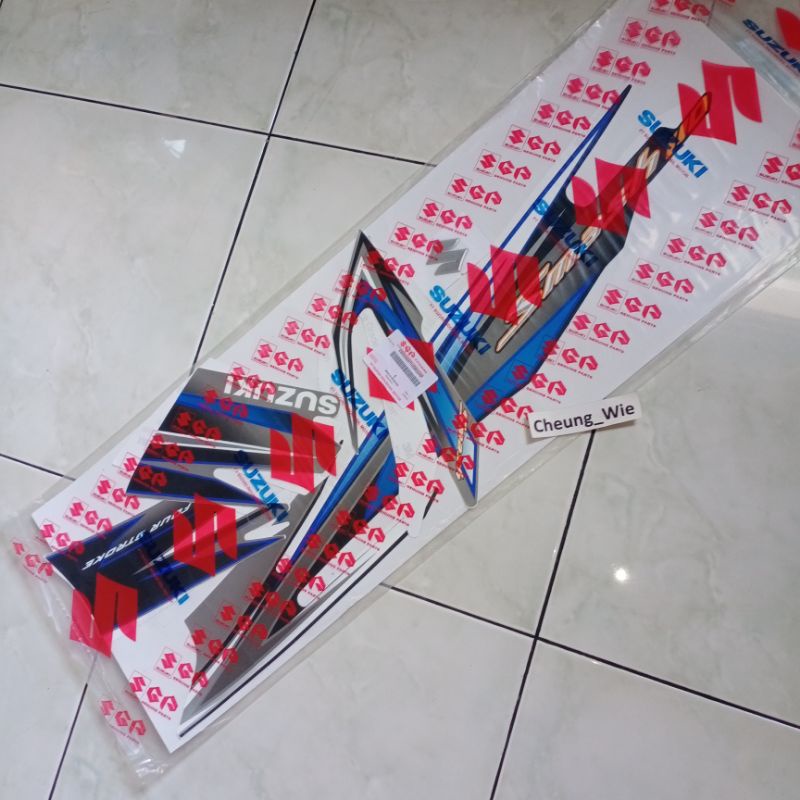 68000B07H50NXHP Lis body stiker striping suzuki new smash 110 Drum Ice Silver Hitam 2008 ori SGP