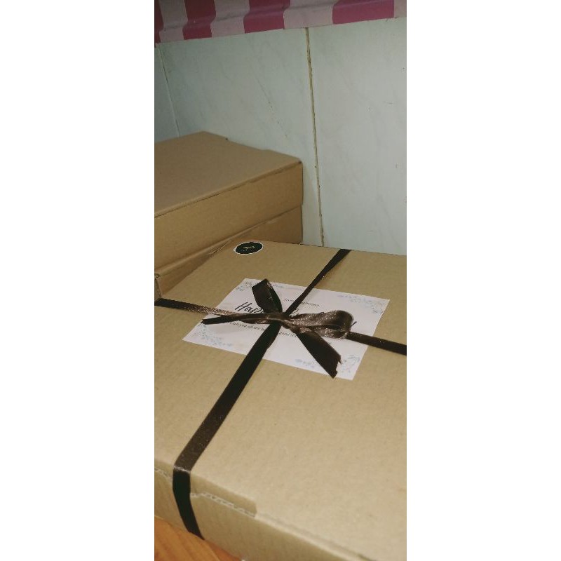 

Gift box pashmina hadiah ulang tahun/wisuda