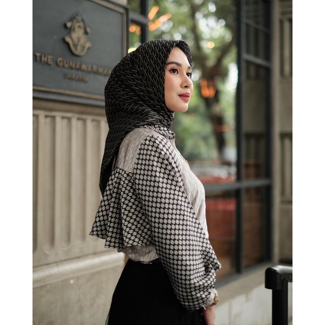 MONO SHIRT - VANILLA HIJAB