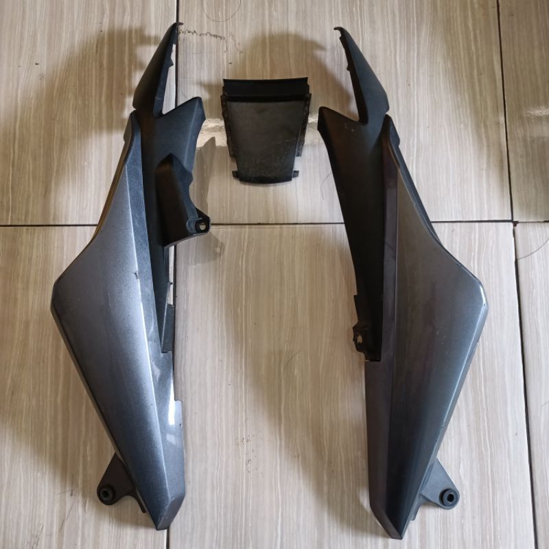 Cover kanan kiri body dek belakang Honda Megapro Mono Shock New megapro mono original 2nd