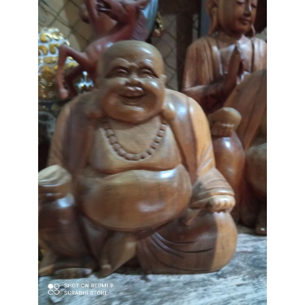 Buddha ketawa kayu