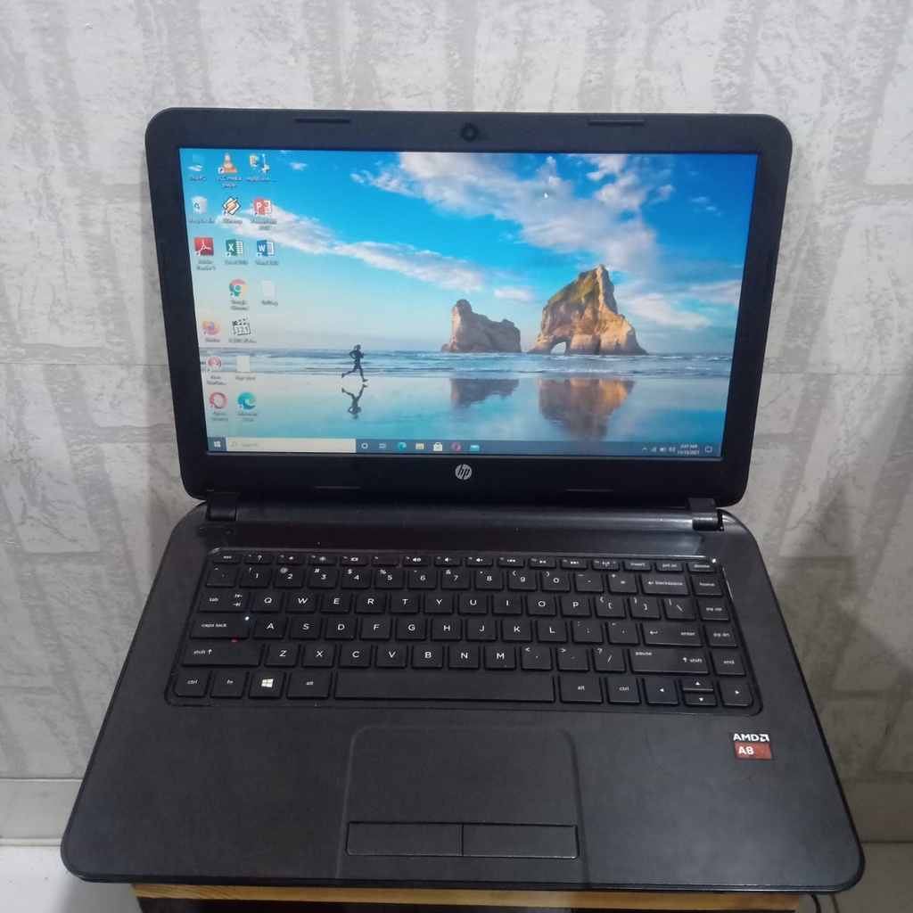 Laptop HP 14 - G008AUR, Amd A8-7410, Radeon R5 Graphics, Ram 4Gb. Hdd 320Gb