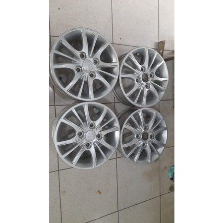 velg mobil oem xenia ring 14 pcd 4x114 warna silver cocok untuk mobil xenia avanza carry livina