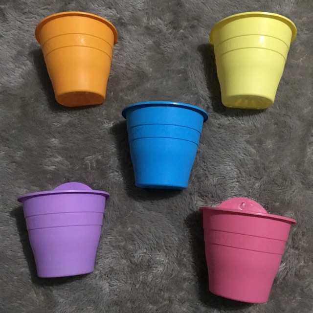 Pot gantung warna warni