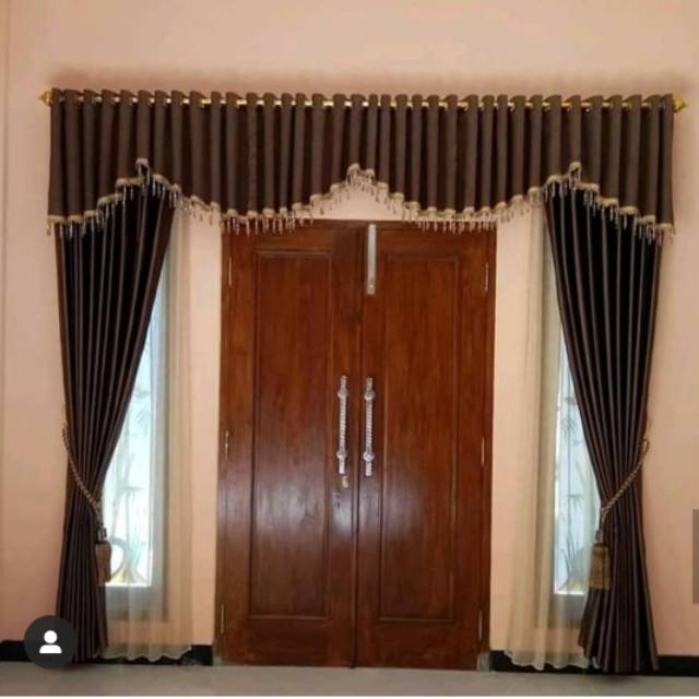 Satu set gorden pintu kupu tarung