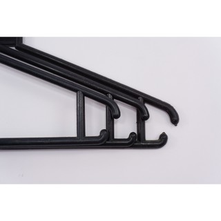 Gantungan Baju Hanger Plastik Warna Hitam Merk Kupu Gantungan Baju Hanger Plastik Warna Hitam Merk Kupu