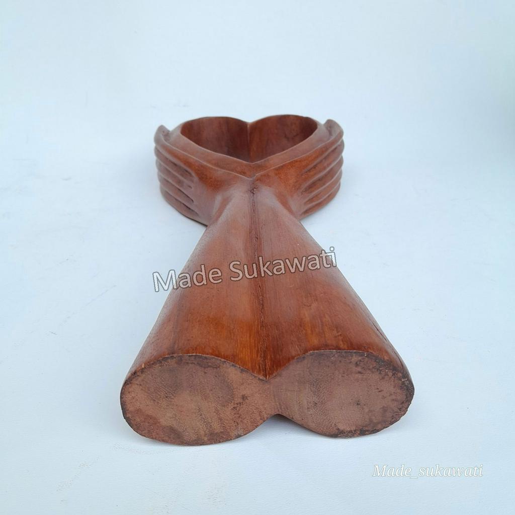 Patung Tangan memegang Love 30cm kerajinan ukiran kayu handmade Bali