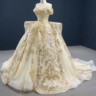 GAUN PENGANTIN GOLD /GAUN PERNIKAHAN KUNING EMAS./ dengan  model piangang mewah