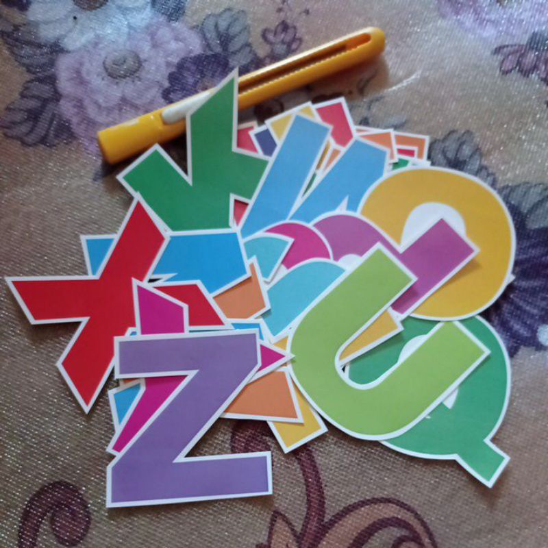 

Stiker huruf abjad A, B, C