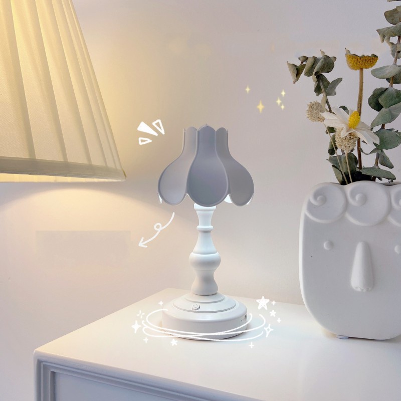 (Ins) (Lampu Meja Bentuk Daun Teratai Gaya Nordic Retro Romantis Untuk Dekorasi Kantor / Kamar Tidur