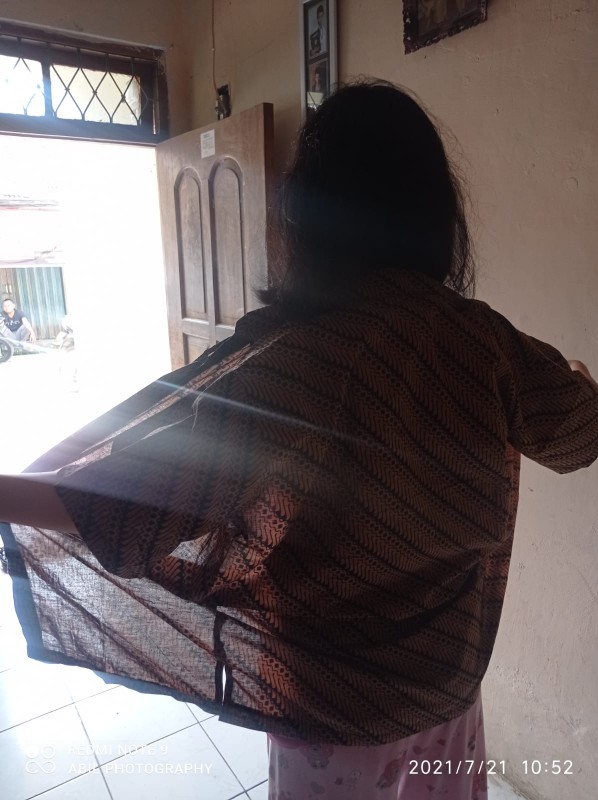 Hem Pendek Batik Sogan Elegan