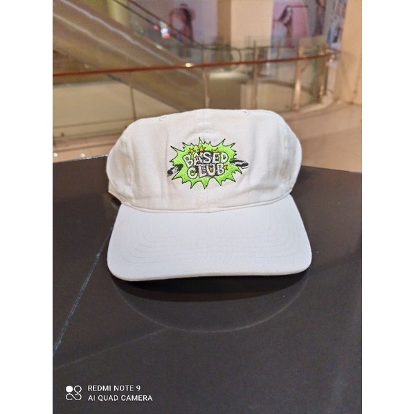topi based club shock putih