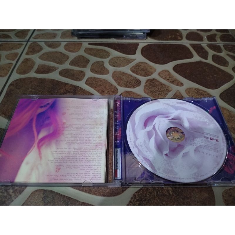 KASET CD ORIGINAL RIHANNA BARANG JADUL BARANG UNIK BARANG ANTIK