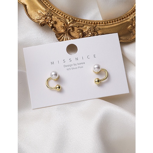 LRC Anting Tusuk Fashion Gold Color Pearl Geometric Alloy P33372