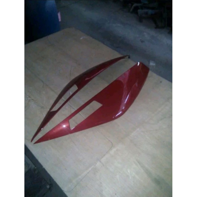 Mata sipit ertiga merah metalik