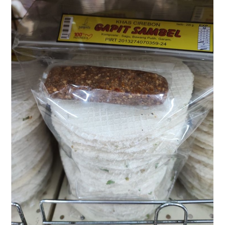 

Kerupuk gapit lebar bumbu sambel