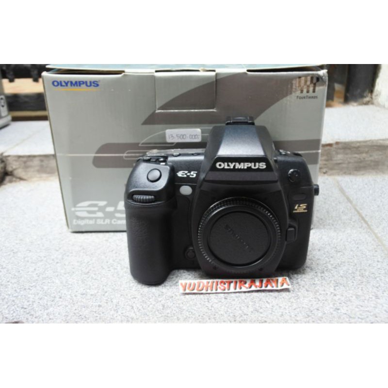 Olympus E-5 Body Kamera DSLR Four Thirds 12.3MP Live MOS Sensor-shift IS