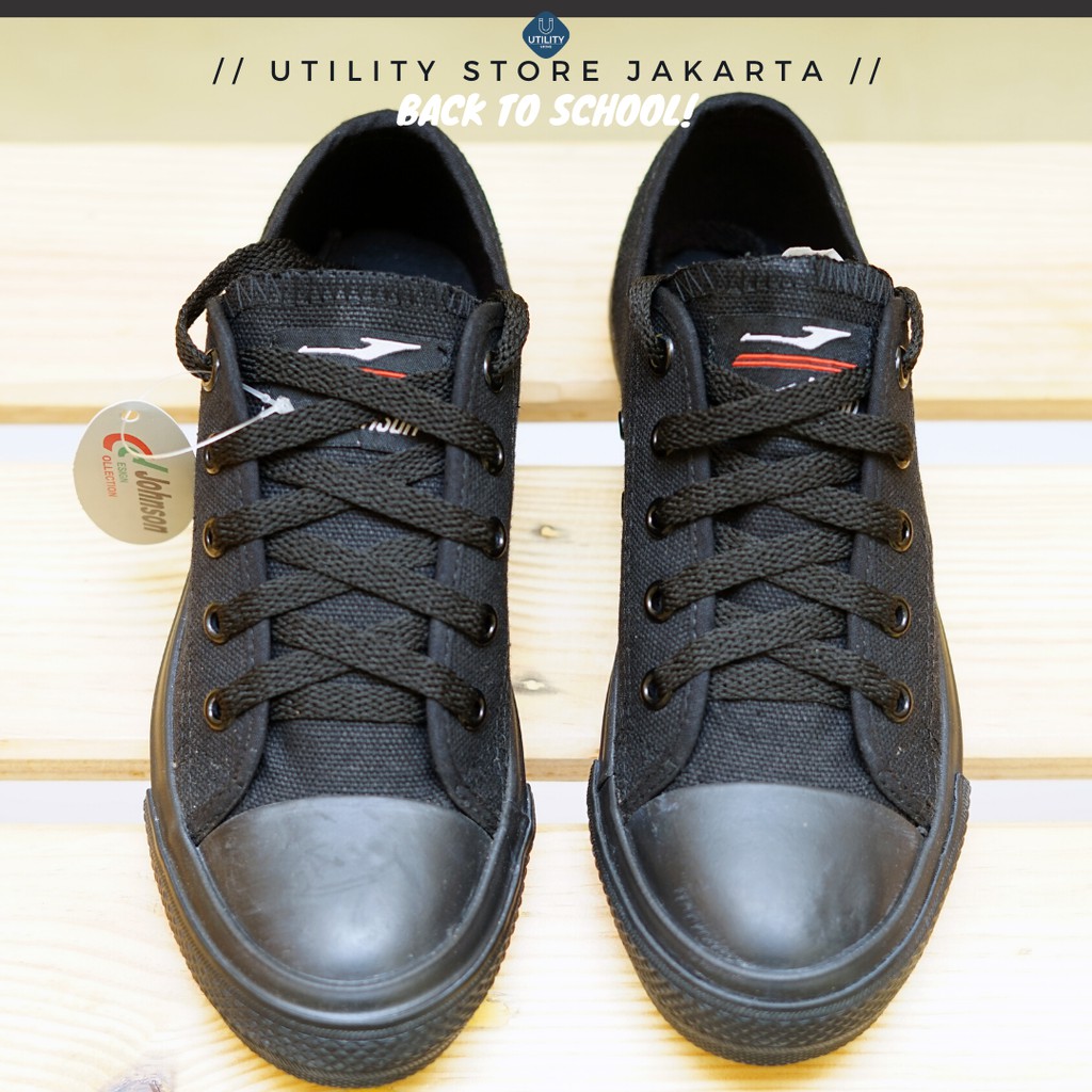 Sepatu Johnson Basic Black Mono