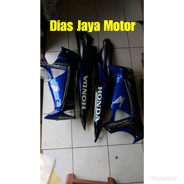 body supra x 125 lama plus sayap biru hitam