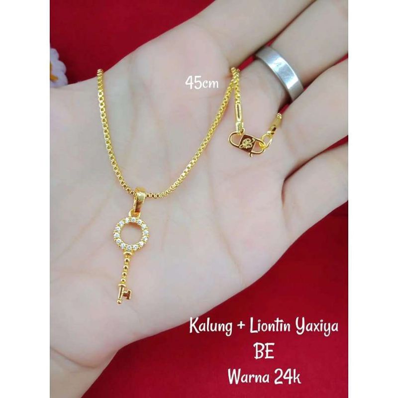 (Anti Karat) Kalung Wanita Liontin Kunci Replika Emas