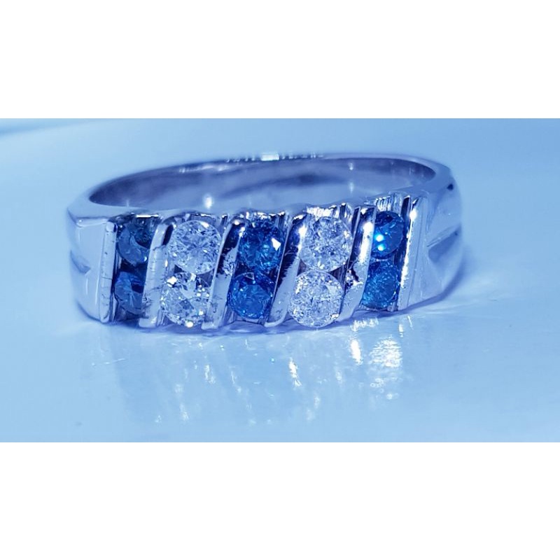 cincin  emas berlian biru vs putih