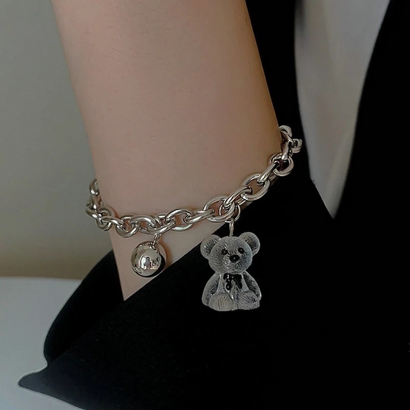 Gelang Rantai Liontin Bola Beruang Bahan Resin Alloy Warna Silver Untuk Wanita